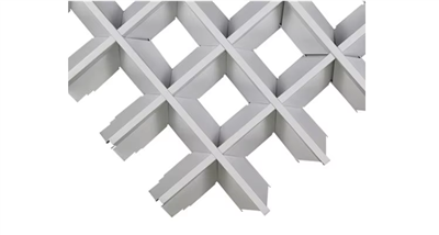 Tak med åpen celle i aluminium